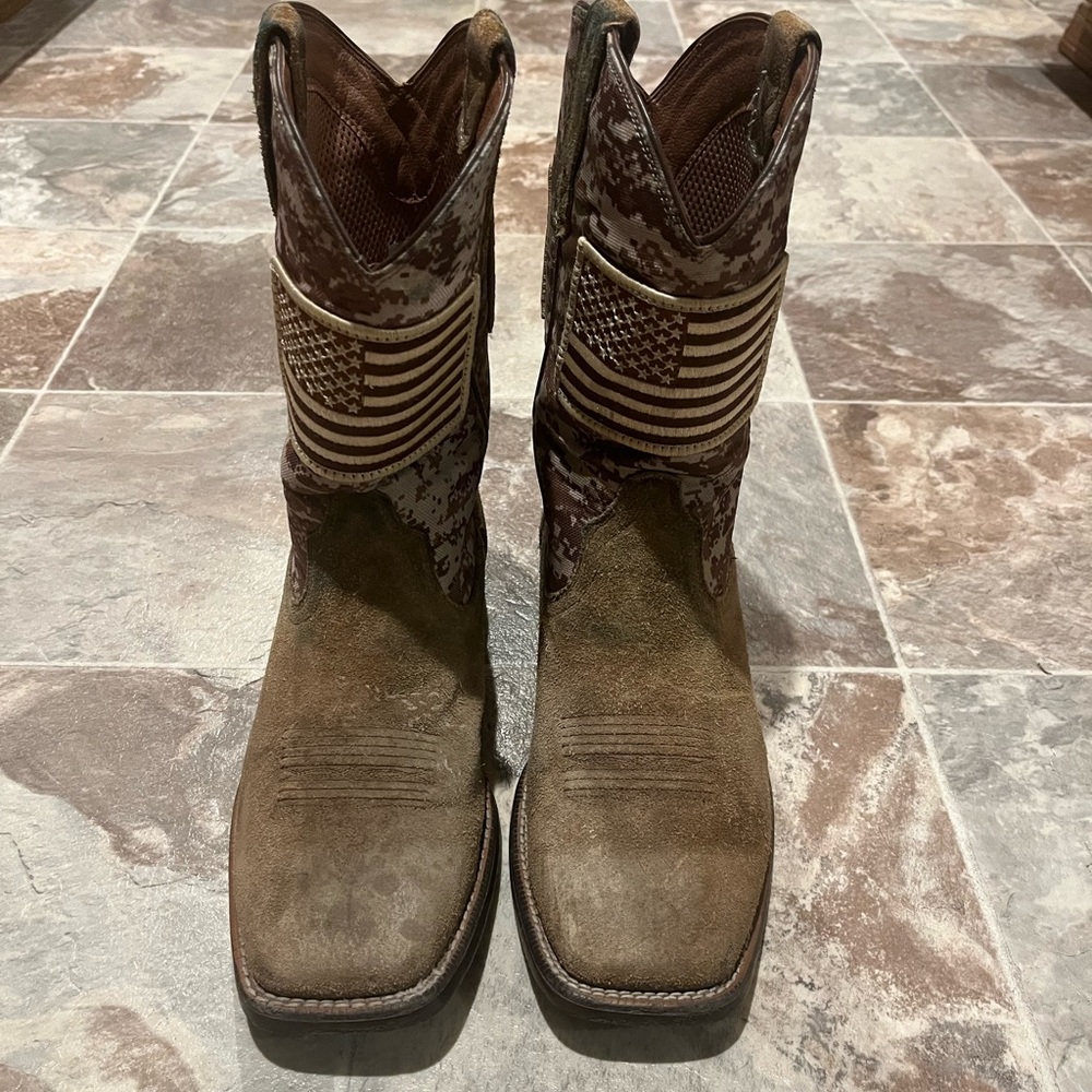 Men’s cowboy boots - Ariat size 8D